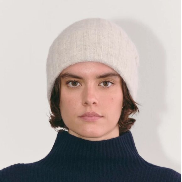 NWT The Alpaca Beanie Almond - Picture 3 of 3